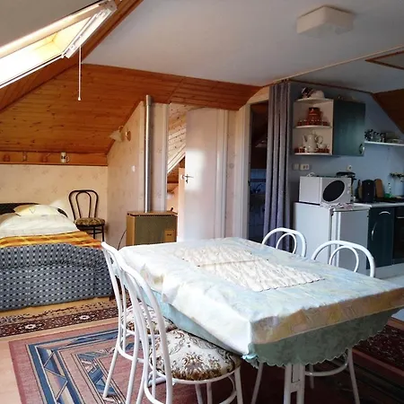 Karoly Vendeghaz Guest house