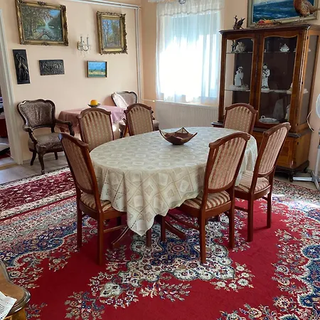 Karoly Vendeghaz Guest house